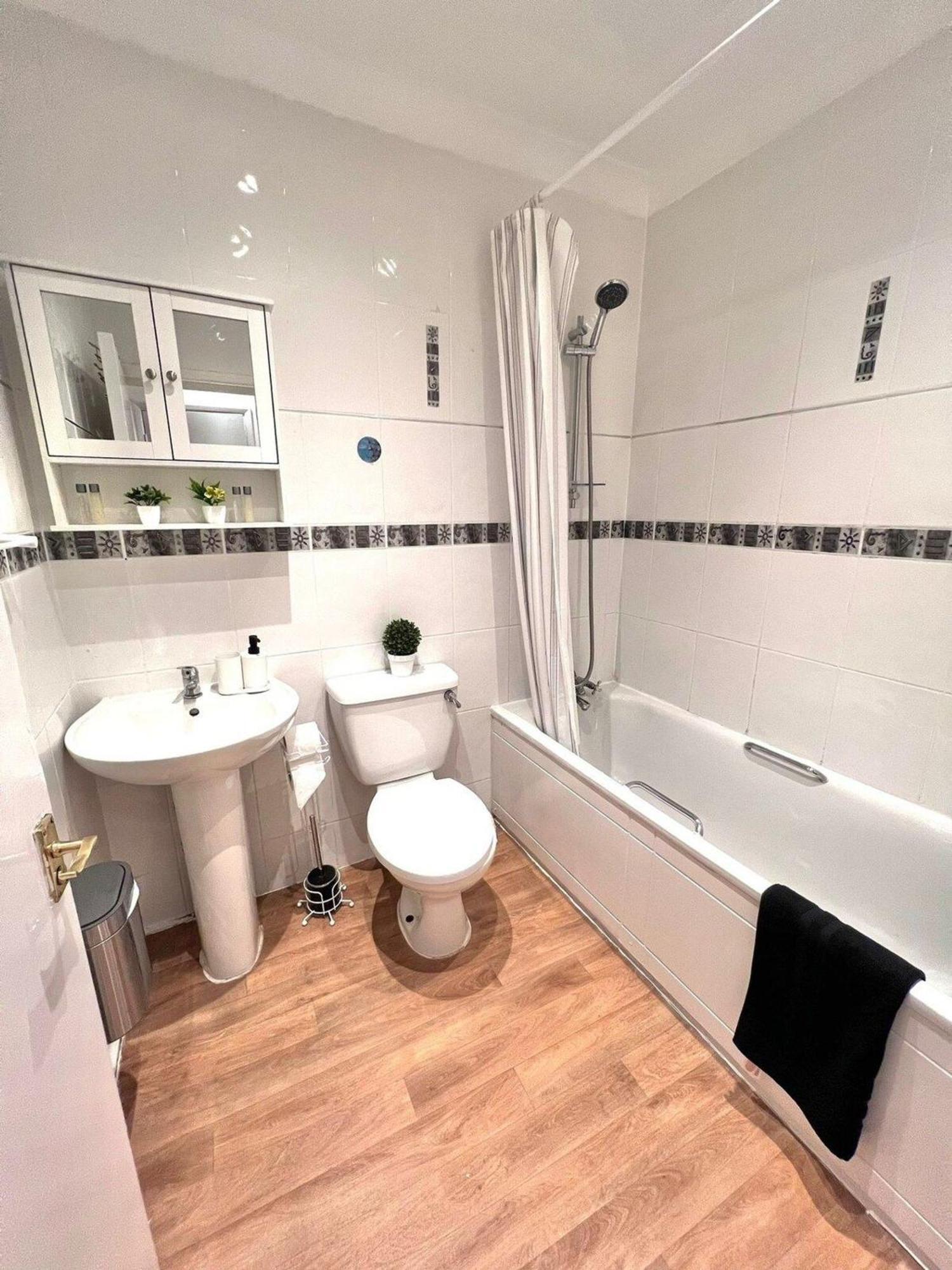 Apartamento Con Ambiente 100% Familiar En Zona Tranquila De Apartamento